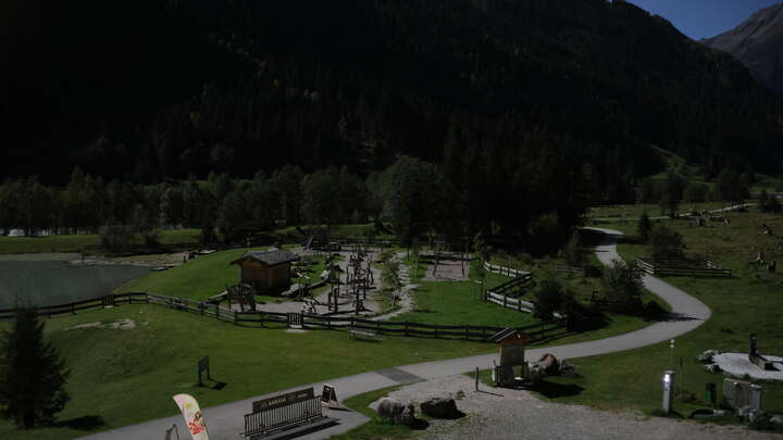 Neustift im Stubaital (Stubai) Klaus Äuele snow cam captured at 28 September 2026 at 11:52 pm GMT+2