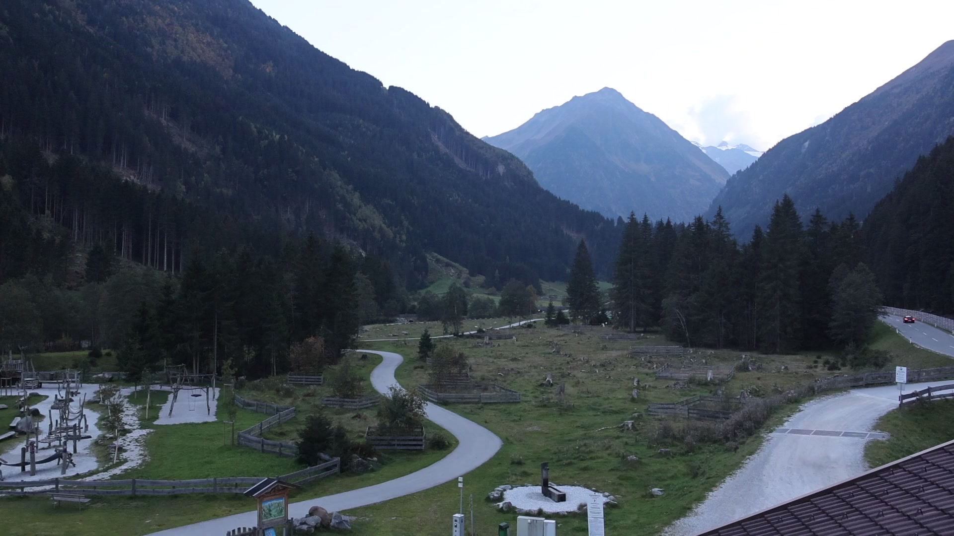 Neustift im Stubaital (Stubai) Klaus Äuele snow cam captured at 3 October 2026 at 7:09 pm GMT+2