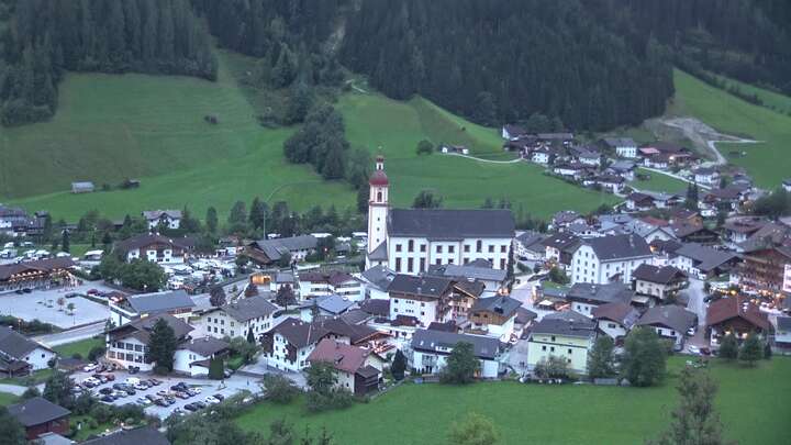 Neustift im Stubaital (Stubai) Neustift snow cam captured at 13 September 2026 at 7:47 pm GMT+2