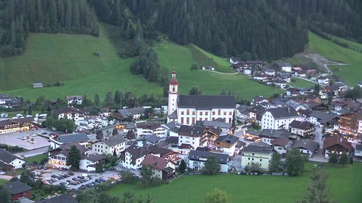 Neustift im Stubaital (Stubai) Neustift snow cam captured at 17 September 2026 at 10:07 pm GMT+2
