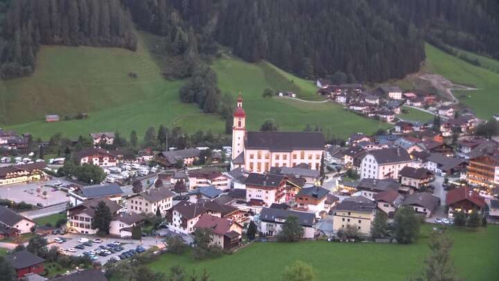 Neustift im Stubaital (Stubai) Neustift snow cam captured at 19 September 2026 at 7:36 pm GMT+2