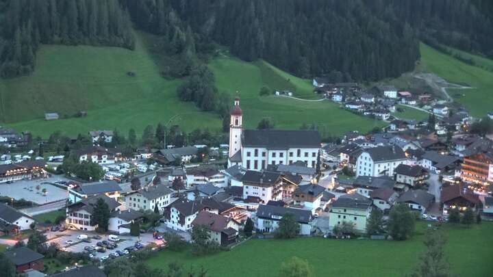 Neustift im Stubaital (Stubai) Neustift snow cam captured at 20 September 2026 at 7:38 pm GMT+2