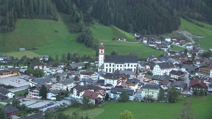 Neustift im Stubaital (Stubai) Neustift snow cam captured at 28 September 2026 at 7:21 pm GMT+2
