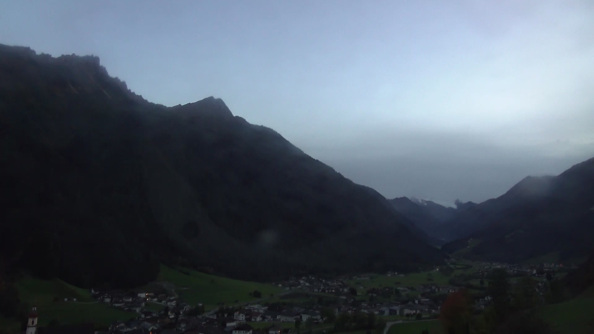Neustift im Stubaital (Stubai) Neustift snow cam captured at 5 October 2026 at 7:03 pm GMT+2