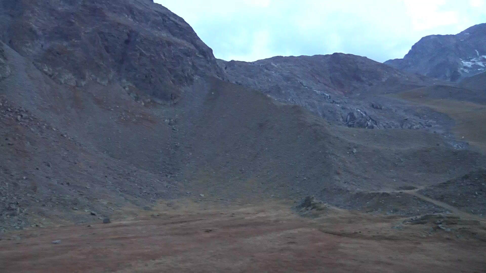 Neustift (Stubaier Gletscher) Fernau Mid Station snow cam captured at 4 October 2026 at 7:17 pm GMT+2