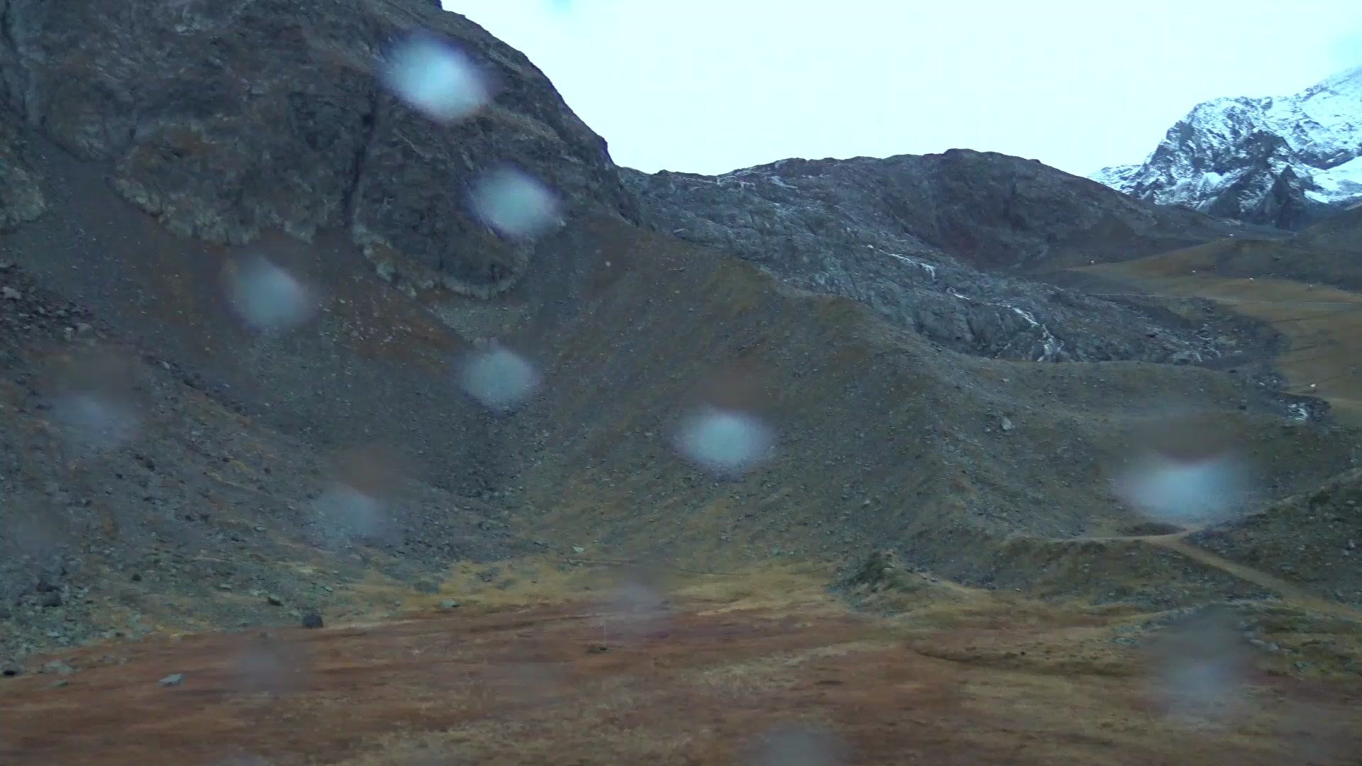 Neustift (Stubaier Gletscher) Fernau Mid Station snow cam captured at 5 October 2026 at 6:56 pm GMT+2