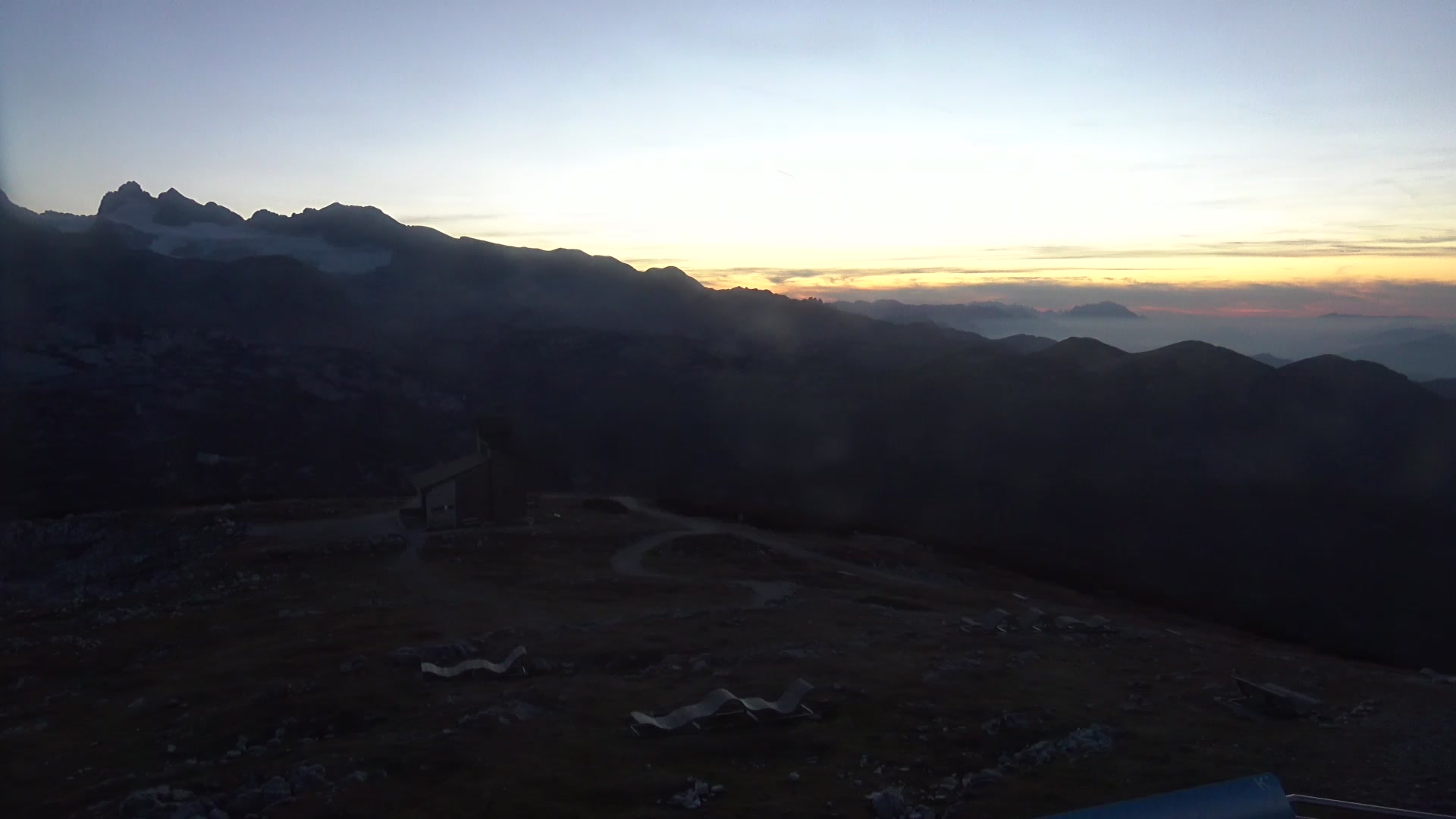 Obertraun (Dachstein Salzkammergut) Krippenstein Upper Station snow cam captured at 3 October 2026 at 6:55 pm GMT+2