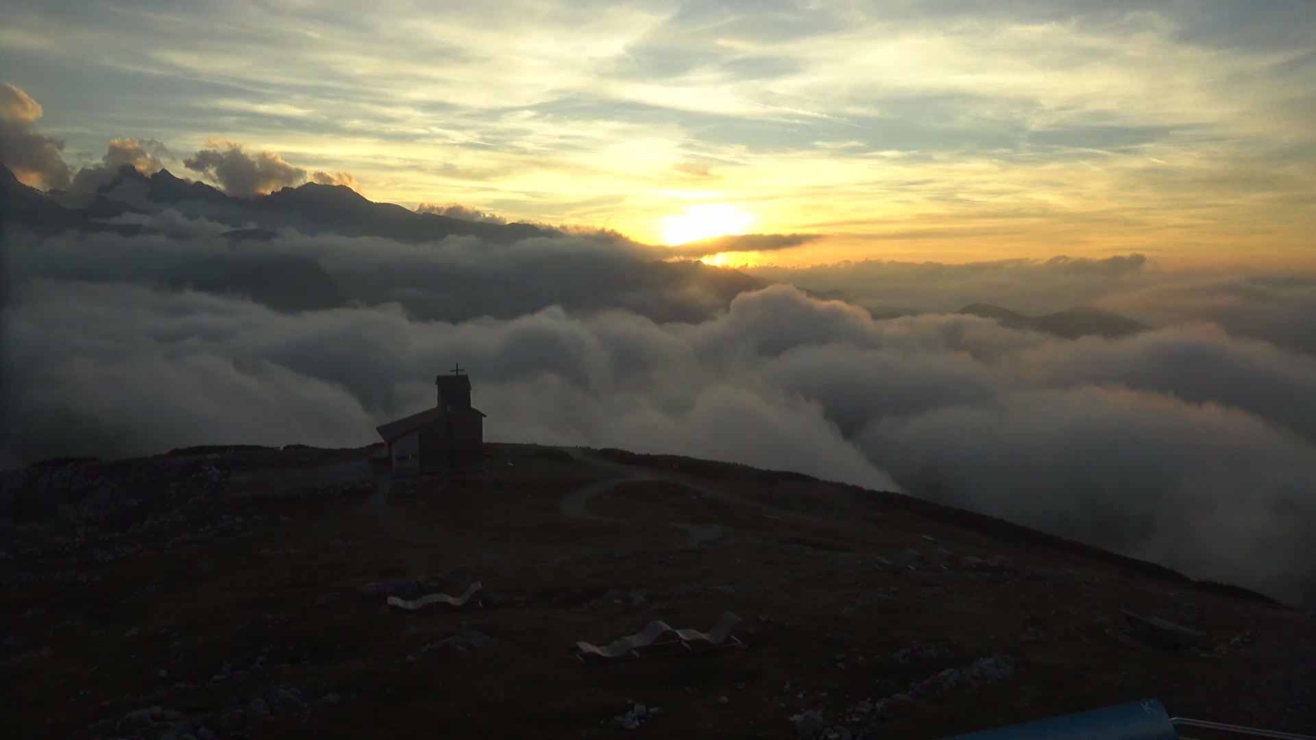 Obertraun (Dachstein Salzkammergut) Krippenstein Upper Station snow cam captured at 4 October 2026 at 6:34 pm GMT+2