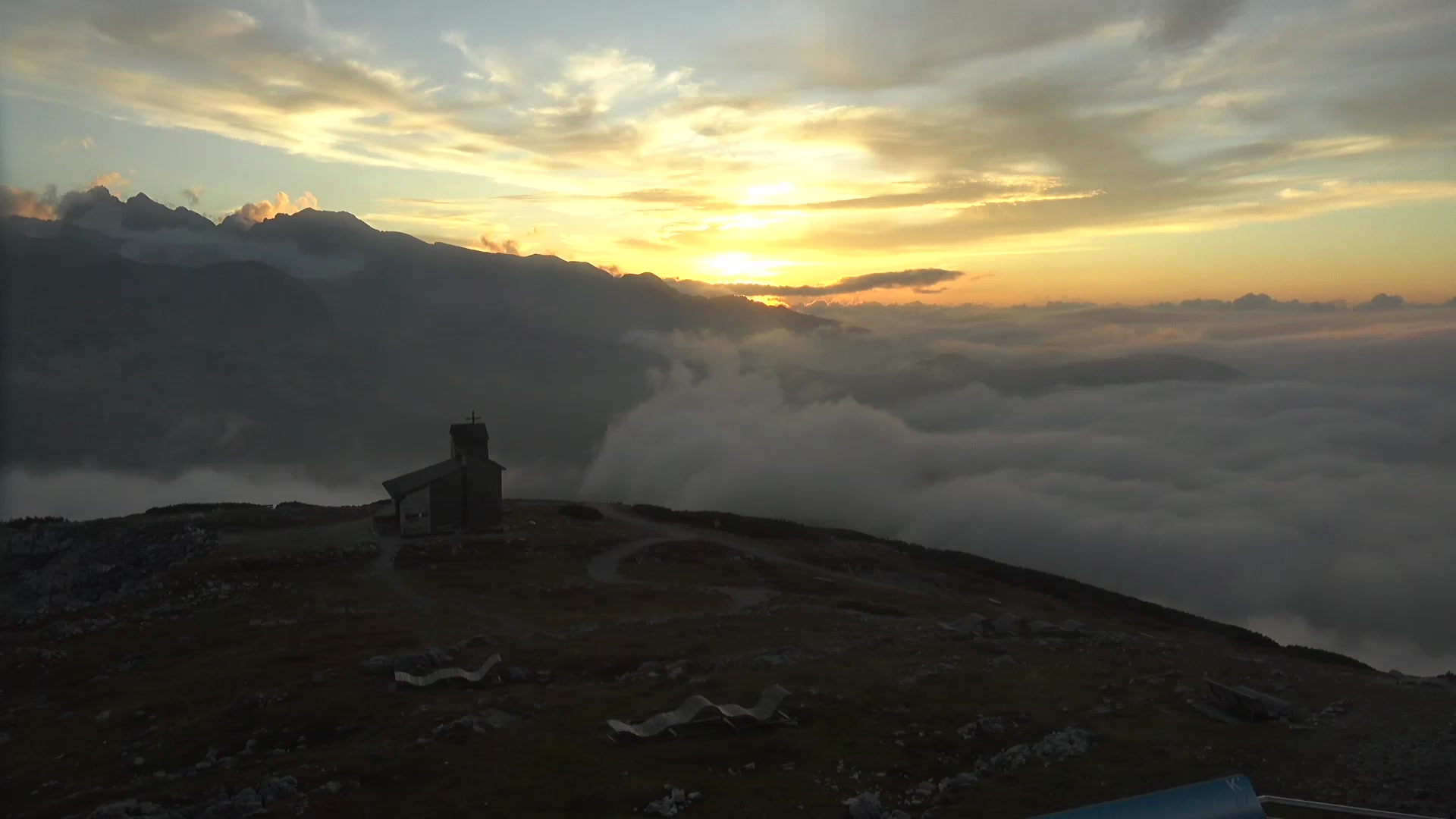 Obertraun (Dachstein Salzkammergut) Krippenstein Upper Station snow cam captured at 5 October 2026 at 6:34 pm GMT+2