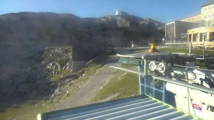 Obertraun (Dachstein Salzkammergut) Krippenstein Upper Station 4SL snow cam captured at 15 September 2026 at 6:10 pm GMT+2