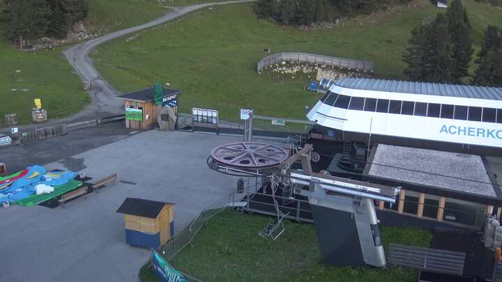 Oetz (Hochoetz) Hochoetz snow cam captured at 17 September 2026 at 10:08 pm GMT+2
