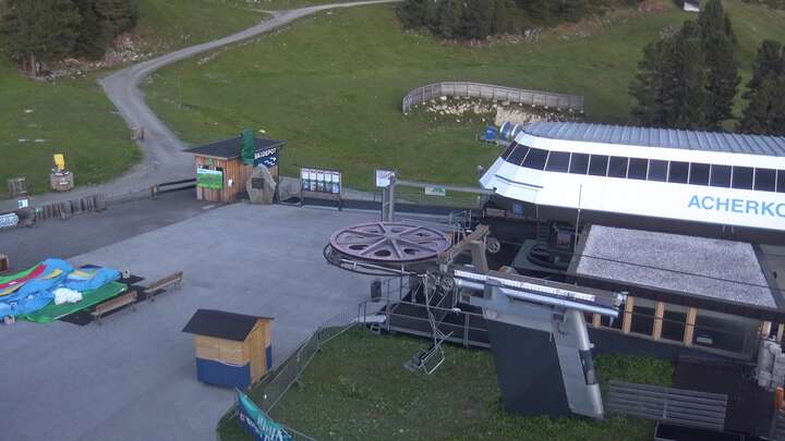Oetz (Hochoetz) Hochoetz snow cam captured at 19 September 2026 at 7:36 pm GMT+2