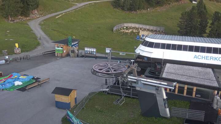 Oetz (Hochoetz) Hochoetz snow cam captured at 27 September 2026 at 7:08 pm GMT+2