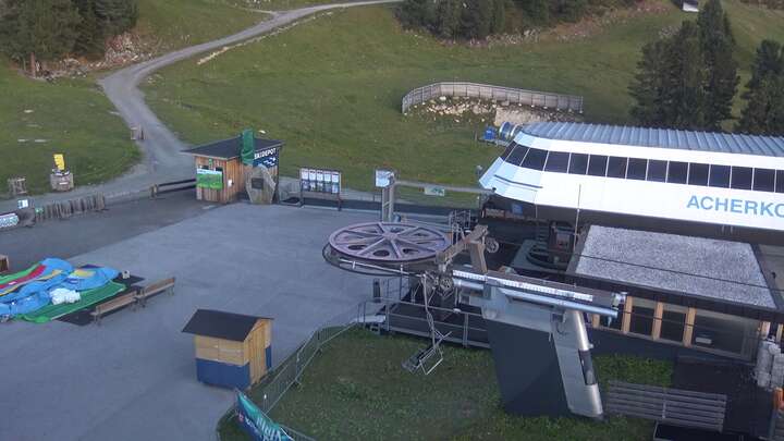 Oetz (Hochoetz) Hochoetz snow cam captured at 28 September 2026 at 7:21 pm GMT+2