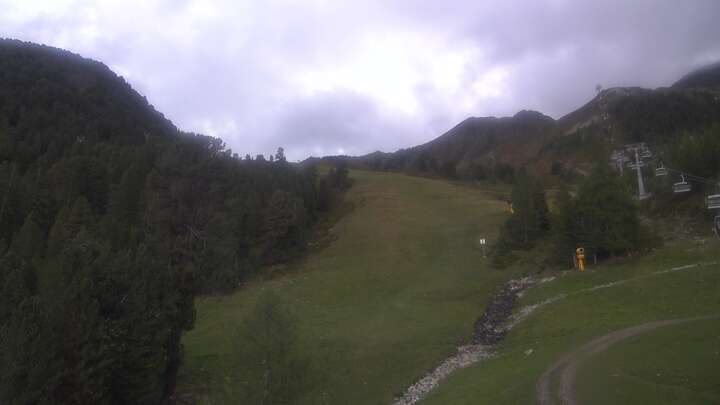 Oetz (Hochoetz) Wetterkreuzbahn Base Station snow cam captured at 14 September 2026 at 7:45 pm GMT+2
