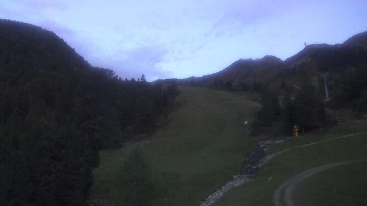 Oetz (Hochoetz) Wetterkreuzbahn Base Station snow cam captured at 20 September 2026 at 7:38 pm GMT+2