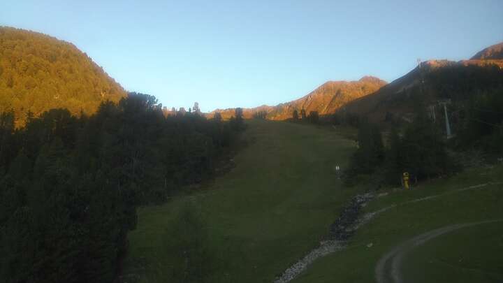 Oetz (Hochoetz) Wetterkreuzbahn Base Station snow cam captured at 22 September 2026 at 7:11 pm GMT+2