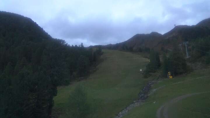 Oetz (Hochoetz) Wetterkreuzbahn Base Station snow cam captured at 24 September 2026 at 7:13 pm GMT+2