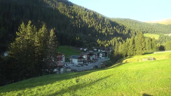 Oetz (Hochoetz) Balbach Wiesenlift snow cam captured at 15 September 2026 at 6:42 pm GMT+2