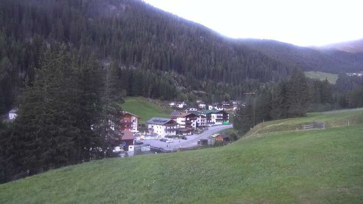 Oetz (Hochoetz) Balbach Wiesenlift snow cam captured at 17 September 2026 at 10:08 pm GMT+2