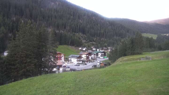 Oetz (Hochoetz) Balbach Wiesenlift snow cam captured at 19 September 2026 at 7:36 pm GMT+2
