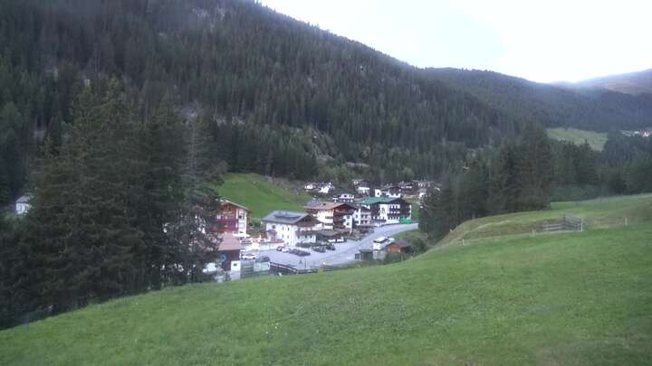Oetz (Hochoetz) Balbach Wiesenlift snow cam captured at 20 September 2026 at 7:38 pm GMT+2