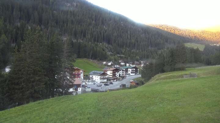Oetz (Hochoetz) Balbach Wiesenlift snow cam captured at 22 September 2026 at 7:11 pm GMT+2
