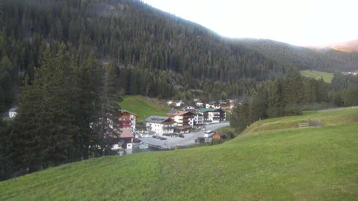 Oetz (Hochoetz) Balbach Wiesenlift snow cam captured at 23 September 2026 at 7:11 pm GMT+2