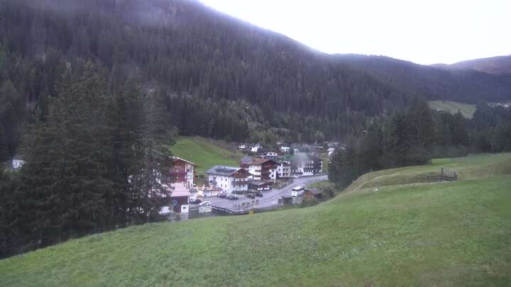 Oetz (Hochoetz) Balbach Wiesenlift snow cam captured at 24 September 2026 at 7:13 pm GMT+2