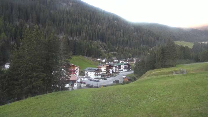 Oetz (Hochoetz) Balbach Wiesenlift snow cam captured at 25 September 2026 at 7:13 pm GMT+2