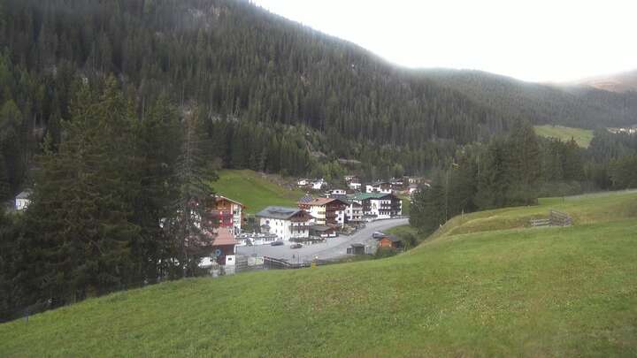 Oetz (Hochoetz) Balbach Wiesenlift snow cam captured at 27 September 2026 at 7:08 pm GMT+2