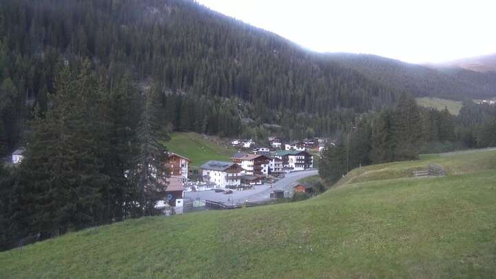 Oetz (Hochoetz) Balbach Wiesenlift snow cam captured at 28 September 2026 at 7:21 pm GMT+2