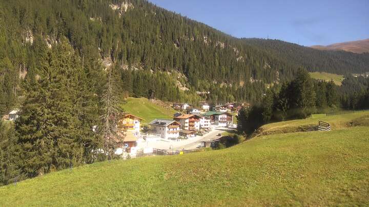 Oetz (Hochoetz) Balbach Wiesenlift snow cam captured at 29 September 2026 at 12:33 pm GMT+2