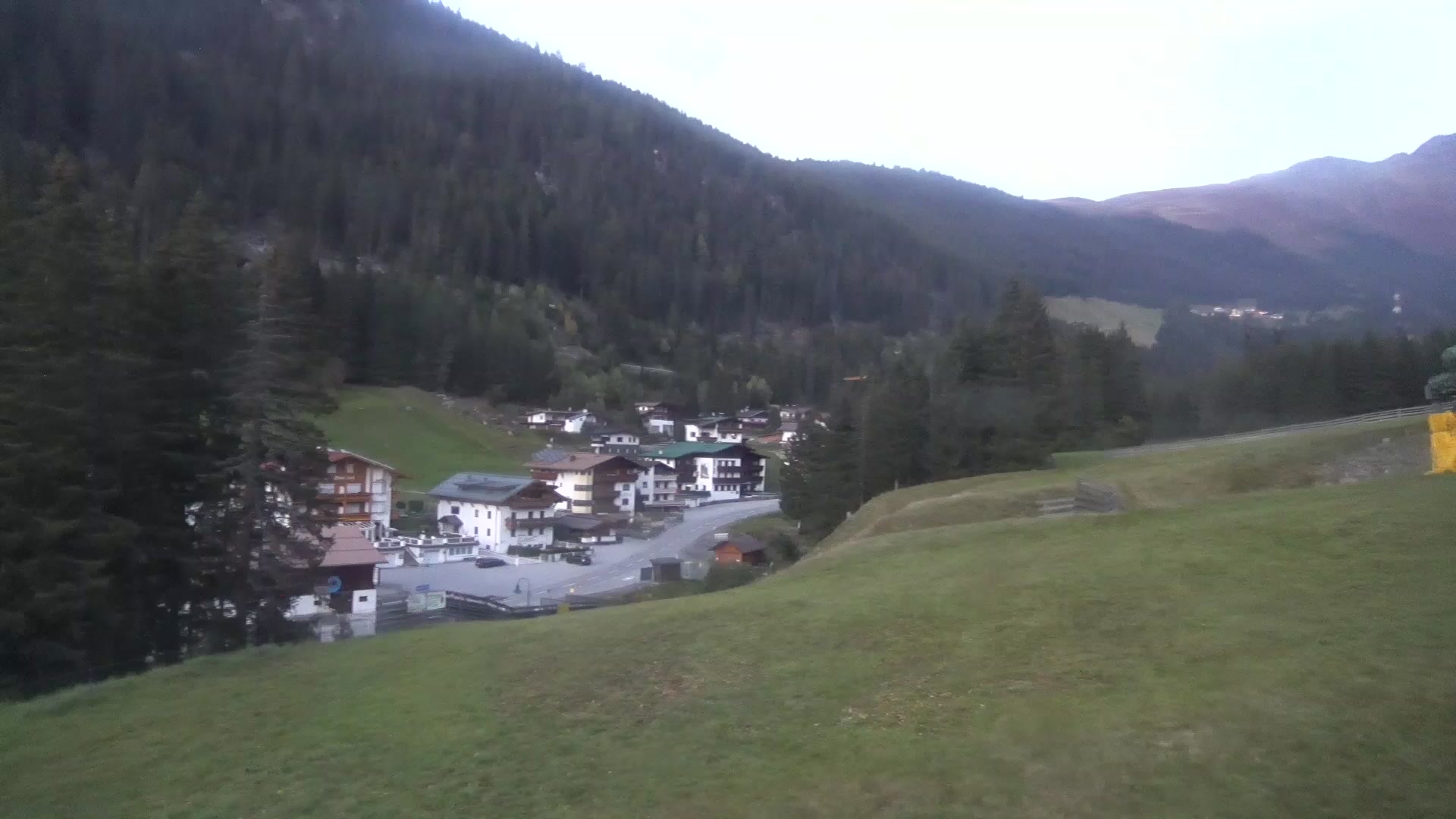 Oetz (Hochoetz) Balbach Wiesenlift snow cam captured at 3 October 2026 at 7:06 pm GMT+2