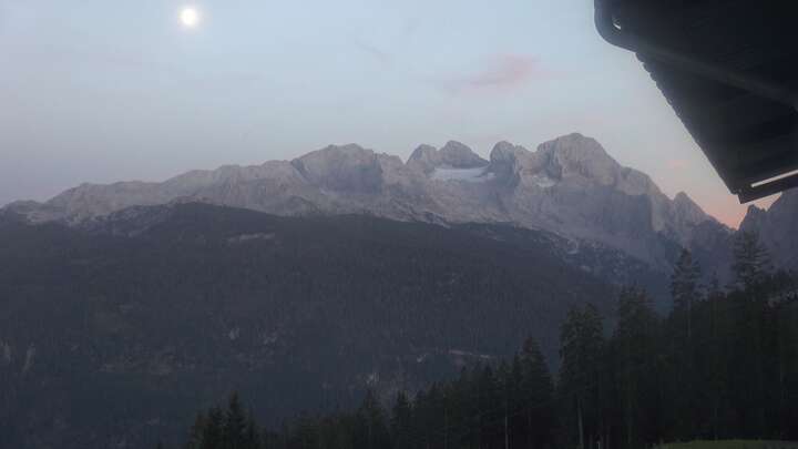 Russbach (Dachstein West) Dachstein West - Upper Station Hornbahn snow cam captured at 23 September 2026 at 7:14 pm GMT+2