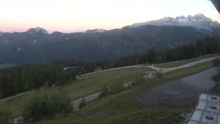 Russbach (Dachstein West) Dachstein West - Upper Station Hornbahn snow cam captured at 27 September 2026 at 7:08 pm GMT+2