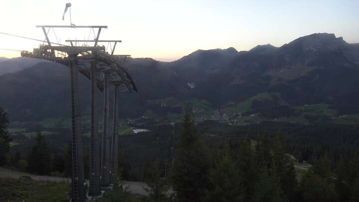 Russbach (Dachstein West) Dachstein West - Upper Station Hornbahn snow cam captured at 28 September 2026 at 7:05 pm GMT+2