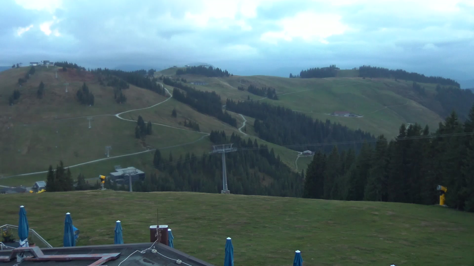 Scheffau am Wilden Kaiser (SkiWelt) Brandstadl Restaurant snow cam captured at 4 October 2026 at 6:54 pm GMT+2