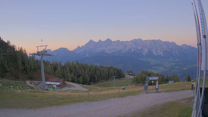Schladming / Pichl - Reiteralm Upper Station Preunegg Jet snow cam captured at 28 September 2026 at 7:05 pm GMT+2