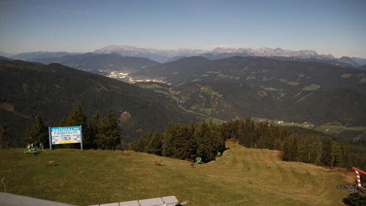 Schladming / Pichl - Reiteralm Upper Station 6er-Sesselbahn snow cam captured at 27 September 2026 at 11:42 pm GMT+2
