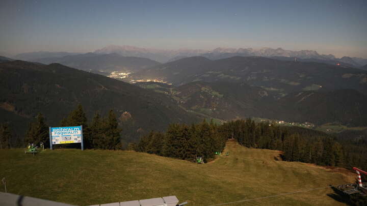 Schladming / Pichl - Reiteralm Upper Station 6er-Sesselbahn snow cam captured at 28 September 2026 at 11:53 pm GMT+2