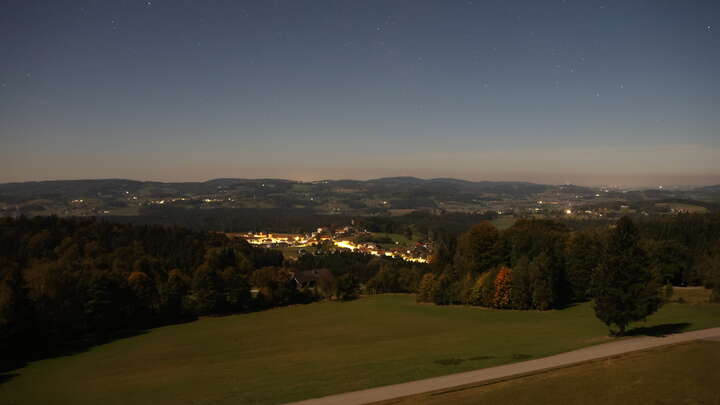 Schwarzenberg am Böhmerwald Schwarzenbergbahn Base Station snow cam captured at 28 September 2026 at 11:53 pm GMT+2