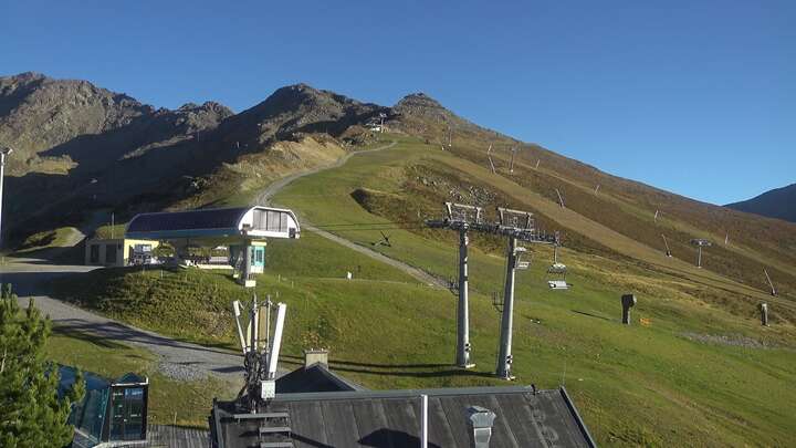 See im Paznaun (Paznaun) Zeinisbahn Upper Station snow cam captured at 15 September 2026 at 6:10 pm GMT+2