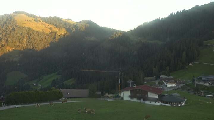 Söll am Wilden Kaiser (SkiWelt) Upper Station Gondelbahn Hexenwasser snow cam captured at 27 September 2026 at 6:56 pm GMT+2