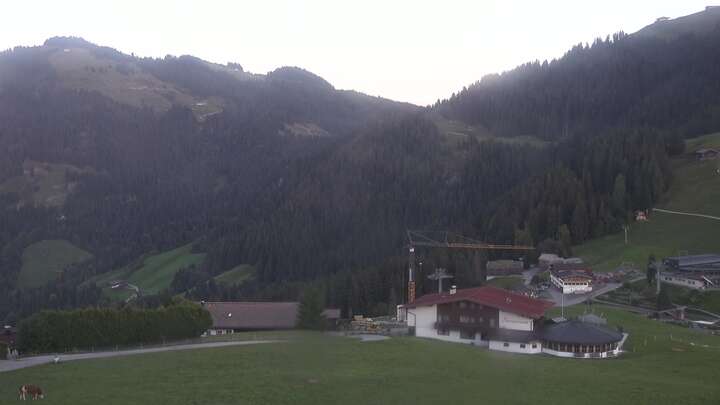 Söll am Wilden Kaiser (SkiWelt) Upper Station Gondelbahn Hexenwasser snow cam captured at 28 September 2026 at 7:08 pm GMT+2