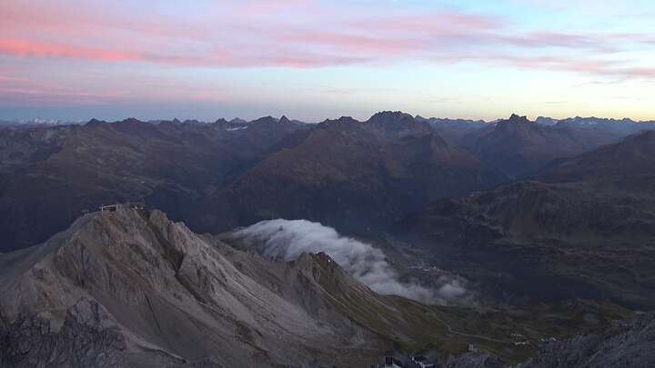 St. Anton am Arlberg (Arlberg) Valluga snow cam captured at 19 September 2026 at 7:40 pm GMT+2