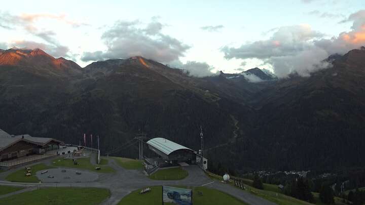 St. Anton am Arlberg (Arlberg) Gampen snow cam captured at 14 September 2026 at 7:47 pm GMT+2