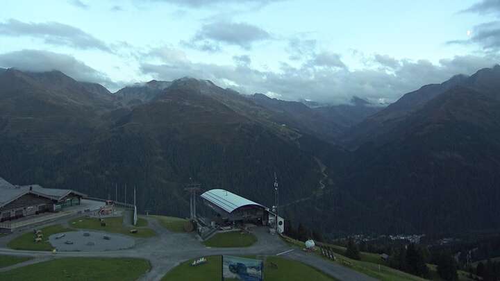 St. Anton am Arlberg (Arlberg) Gampen snow cam captured at 18 September 2026 at 7:49 pm GMT+2