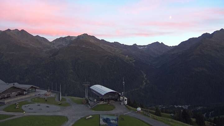 St. Anton am Arlberg (Arlberg) Gampen snow cam captured at 19 September 2026 at 7:40 pm GMT+2