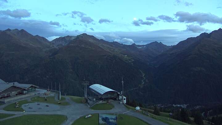St. Anton am Arlberg (Arlberg) Gampen snow cam captured at 20 September 2026 at 7:41 pm GMT+2